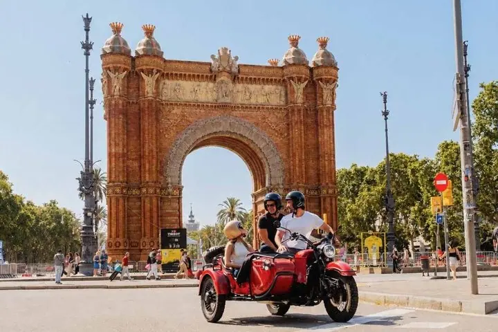 Sidecar mototsiklida Barselona bo'ylab shaxsiy ekskursiya — 2