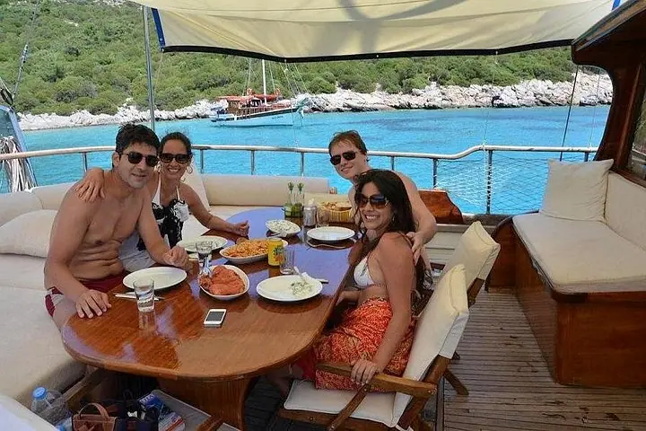 Crucero privado de lujo por la garganta de Bodrum – Nadar, Almorzar, Bahías Ocultas — 2