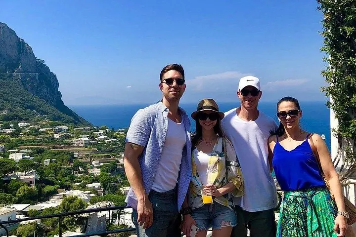 4Trip为您提供从那不勒斯或索伦托出发的卡布里岛与蓝洞私人一日游 — 5