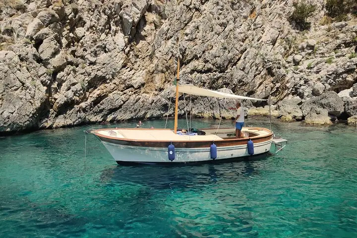Private tour in a typical Capri boat — 2