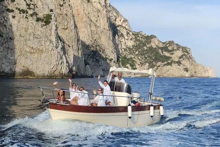 Private tour in a typical Capri boat — 3