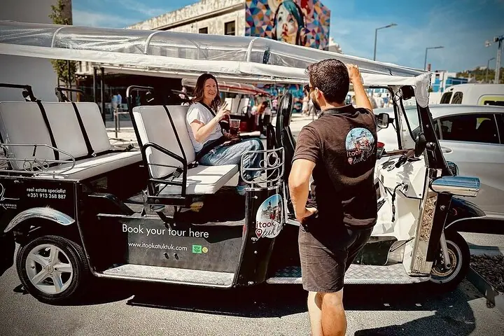 Verdadero Tour Privado Tuk Tuk de 4 Horas : Descubre Lisboa con un Local! — 2