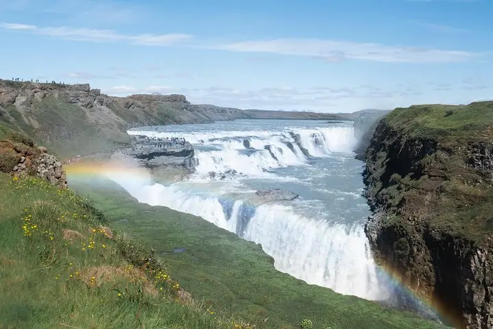 Tour en grupo pequeño por el Círculo Dorado, el cráter del volcán y la laguna azul — 2