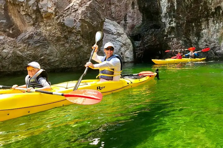 Emerald g'orida kayak sayohati: ixtiyoriy transport vositasi bilan manzarali eshkak eshish — 2