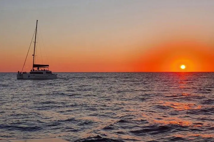 Santorini Classic Catamaran Cruise with BBQ, Drinks and Transfers — 2