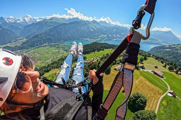 Experiencia de parapente biplaza con transporte desde Interlaken — 2