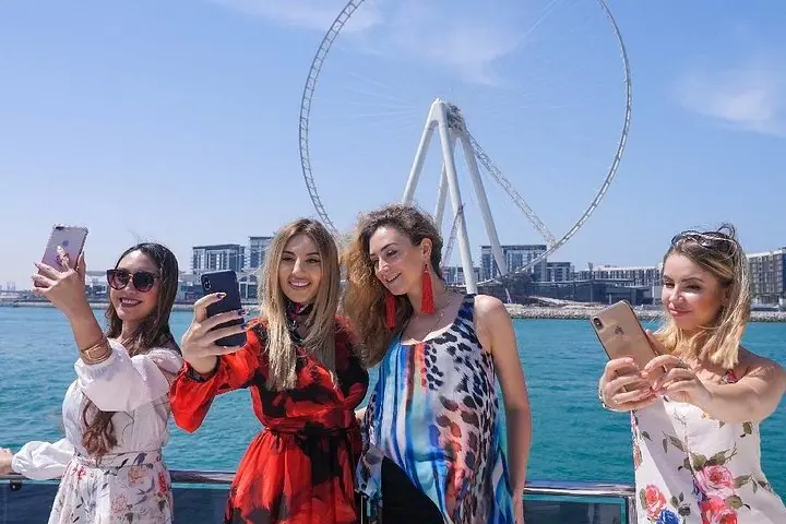 Charter privado de iate de luxo por 2 horas em Dubai com opção de churrasco — 4