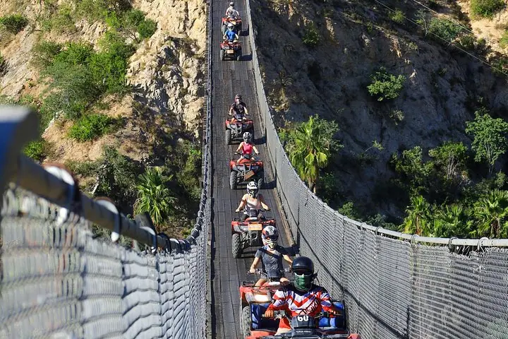 ATV-Offroad-Erlebnis: Überquere die Holzbrücke und spüre den Nervenkitzel