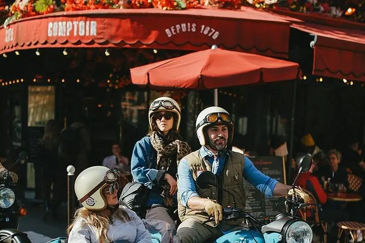 Paris-Highlights-Stadtrundfahrt mit einem Oldtimer-Beiwagen-Motorrad — 2