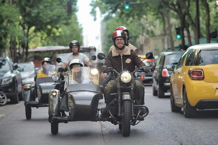 Paris-Highlights-Stadtrundfahrt mit einem Oldtimer-Beiwagen-Motorrad — 4