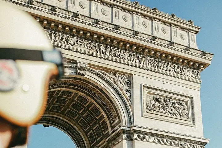 Paris-Highlights-Stadtrundfahrt mit einem Oldtimer-Beiwagen-Motorrad — 5