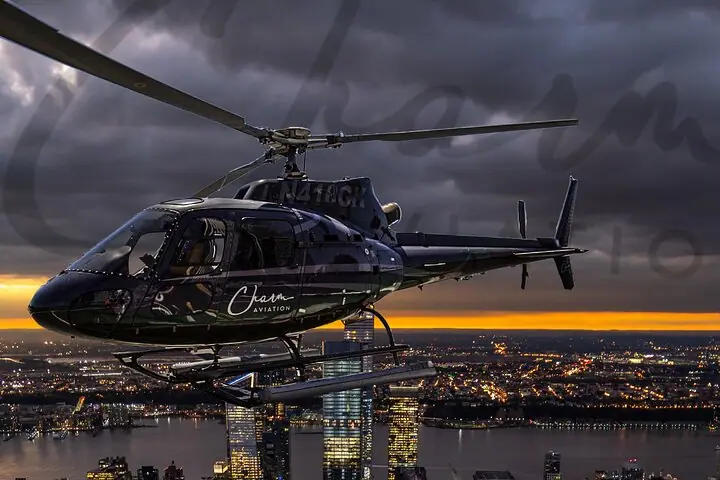 Hubschrauberrundflug über New York City bei Nacht ab New Jersey