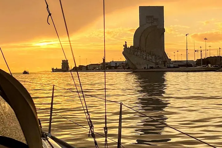 Private Luxus-Bootstour durch Lissabon mit Begrüßungsgetränk — 4