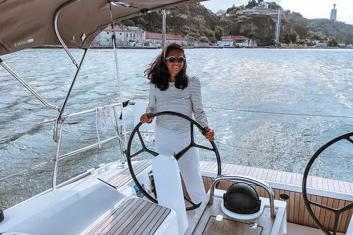Private Luxus-Bootstour durch Lissabon mit Begrüßungsgetränk — 5