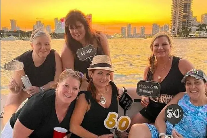 Private Boat Ride in Miami with Experienced Captain and Champagne — 3