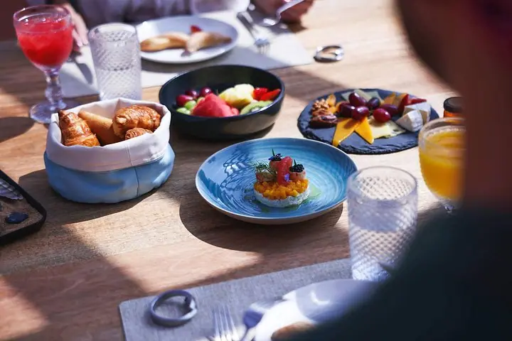 Dubai: Luxury Hot Air Balloon with Michelin-Curated Breakfast — 5