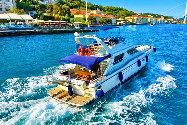 İstanbul Boğaz'da Özel Lüks Yat — 3
