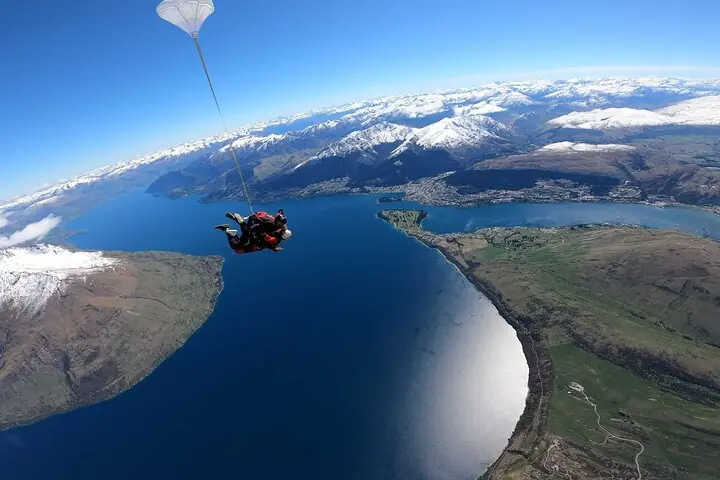 Kvinstaunning skydive