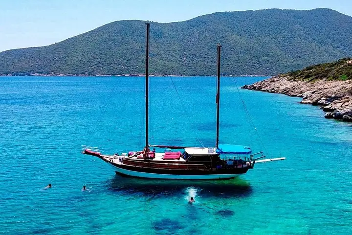Private Gulet-Bootstour mit Mittagessen in Bodrum für 6 Stunden