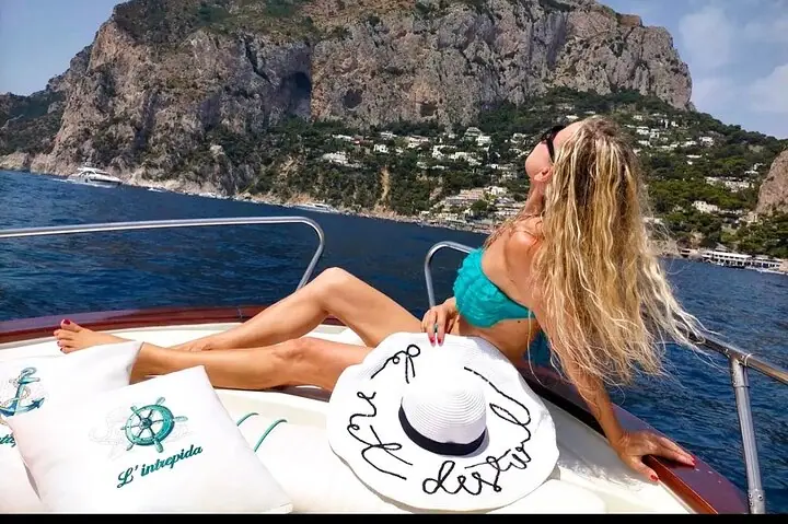 Schließen Sie eine private geführte dreistündige Tour an der Küste von Capri ab