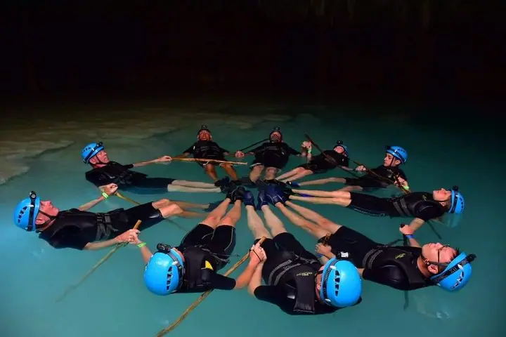 Tour por el río subterráneo Río Secreto con cuevas de cristal — 5