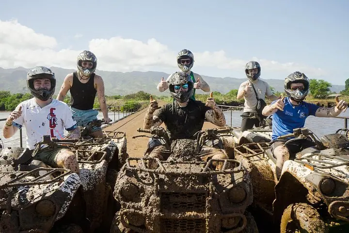 Tour de aventura y granja en vehículos todo terreno frente a la playa de Oahu — 4