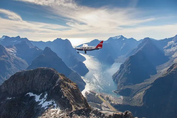 Manzarali parvoz bilan Queenstowndan Milford Sound kichik guruh sayohati