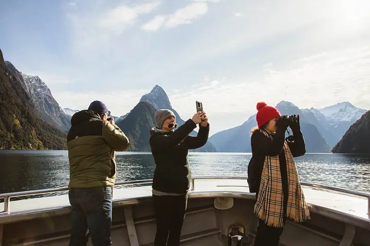 Excursión en grupo pequeño a Milford Sound desde Queenstown con vuelo panorámico — 2