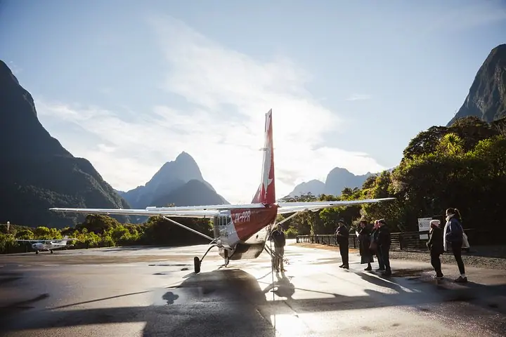 Excursión en grupo pequeño a Milford Sound desde Queenstown con vuelo panorámico — 3