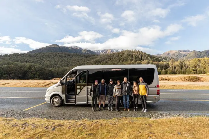 Excursión en grupo pequeño a Milford Sound desde Queenstown con vuelo panorámico — 4