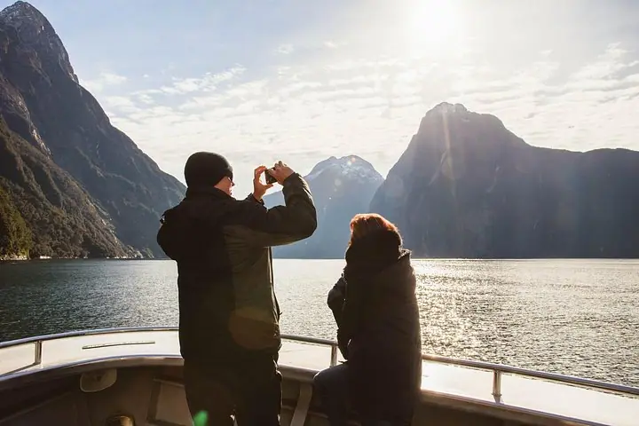Excursión en grupo pequeño a Milford Sound desde Queenstown con vuelo panorámico — 5