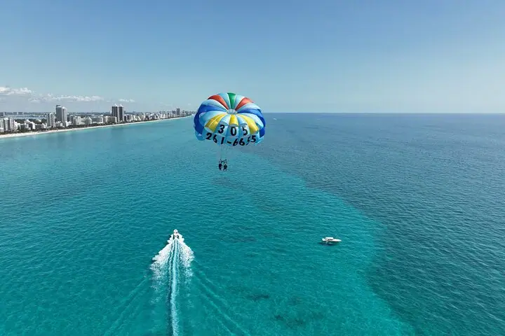 Flysobe Parasail orqali South Beach uzra parvoz