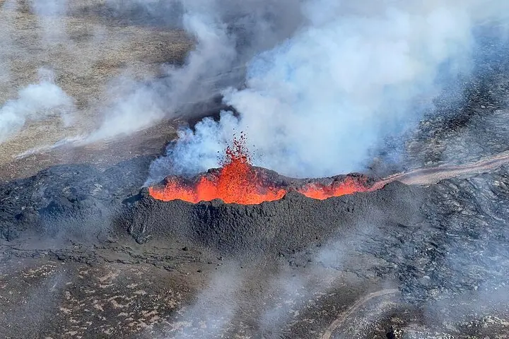Iceland Volcanic Eruption Area Helicopter Tour from Reykjavík — 4