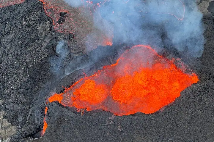 Iceland Volcanic Eruption Area Helicopter Tour from Reykjavík — 5