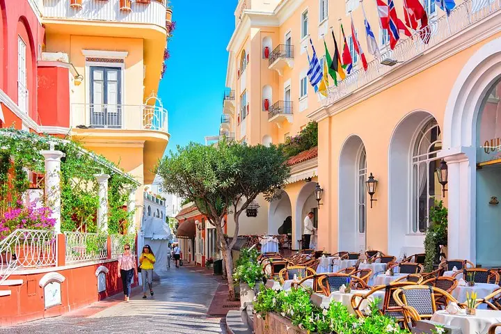 Tour en grupos pequeños a la Gruta Azul, Anacapri y Capri — 2