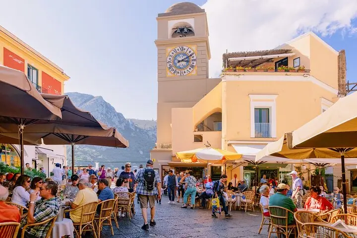 Tour en grupos pequeños a la Gruta Azul, Anacapri y Capri — 5