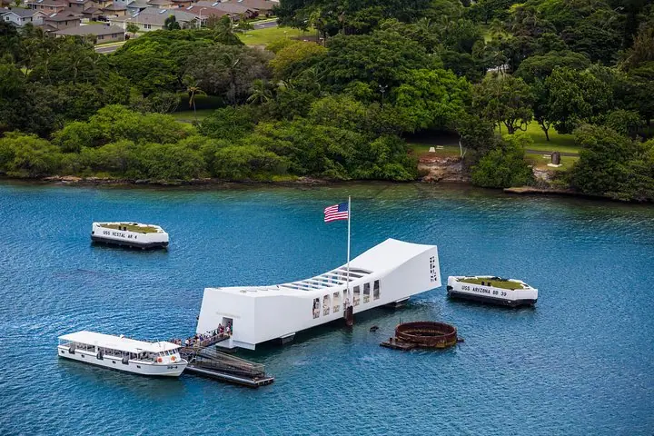 Pearl Harbor, USS Arizona Memorial und Honolulu Deluxe Bustour