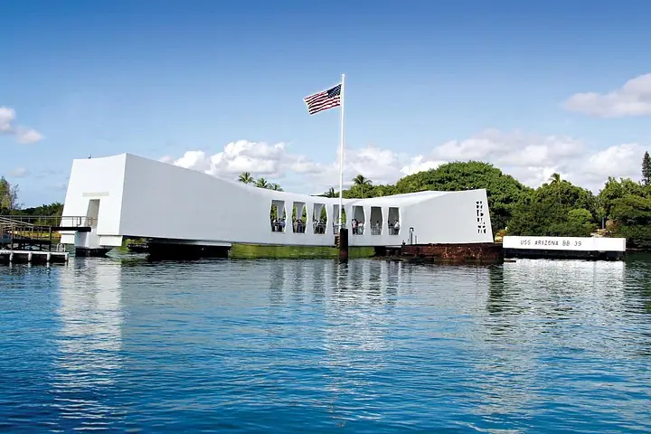Pearl Harbor, USS Arizona Memorial & Honolulu Deluxe Coach Tour — 2