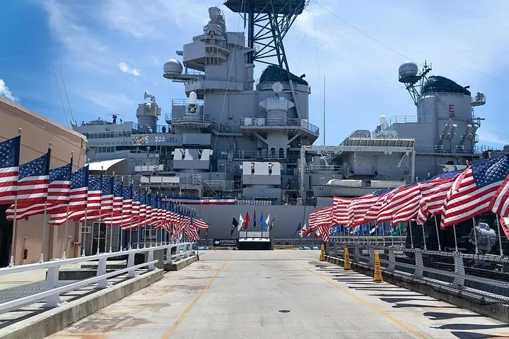Pearl Harbor, USS Arizona Memorial & Honolulu Deluxe Coach Tour — 5