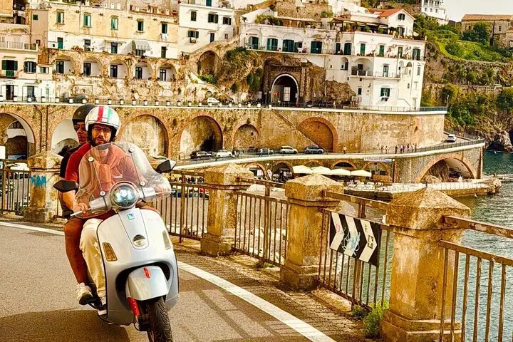 Эксклюзивный тур на Vespa по закатному побережью Амальфи с местным экспертом
