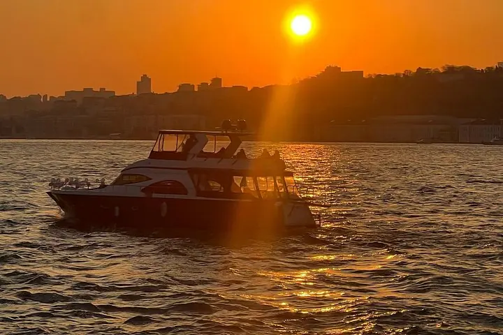Cruzeiro de iate ao pôr do sol em Istambul no Bósforo com traslados — 2