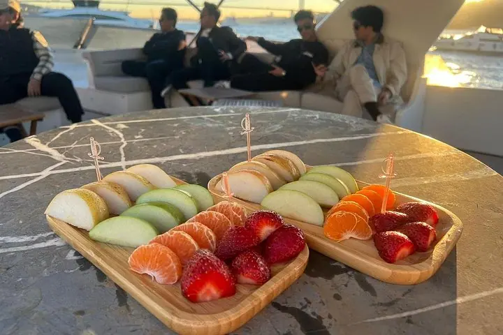 Cruzeiro de iate ao pôr do sol em Istambul no Bósforo com traslados — 3