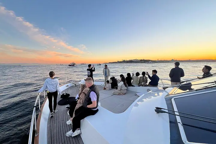 Cruzeiro de iate ao pôr do sol em Istambul no Bósforo com traslados — 4