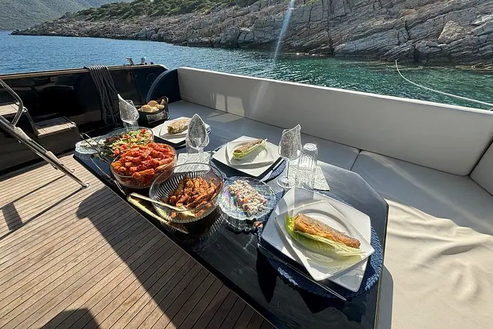 Private Motoryacht-Tour durch Bodrum mit Mittagessen für 6 Stunden — 3