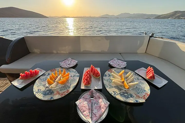 Private Motoryacht-Tour durch Bodrum mit Mittagessen für 6 Stunden — 4