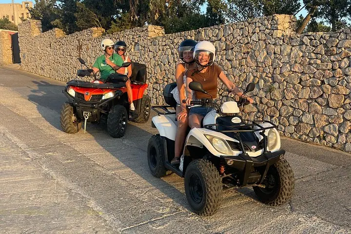 جولة ATV المميزة في سانتوريني: أويا، النقاط المطلة، والشواطئ البركانية — 5