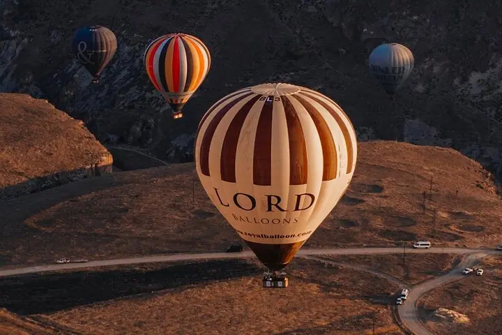 Vuelo en globo sobre el valle de en Capadocia — 2