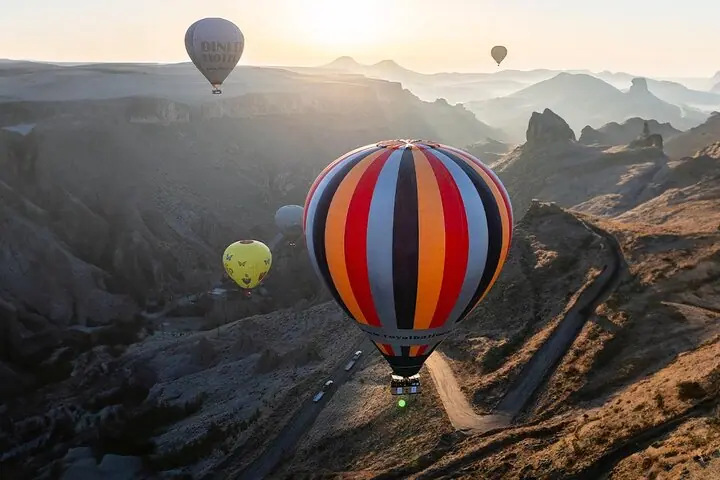 Vuelo en globo sobre el valle de en Capadocia — 3