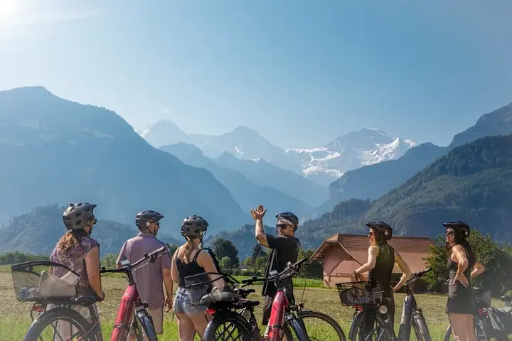 Interlakental E-Bike Tour: Flüsse, Seen, Wälder & Schlösser