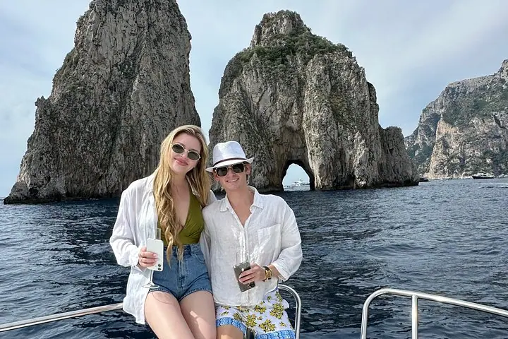 Tour privado en barco Capri Gemas locales y Prosecco Best Seller — 5